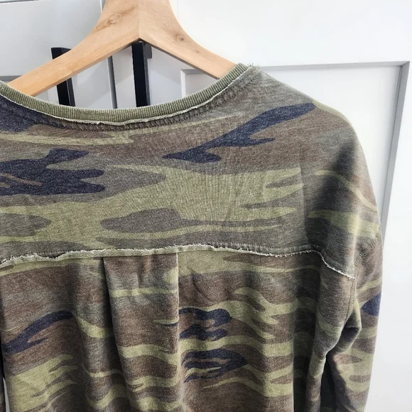 Z Supply Camo Print The Weekender Pullover XS - Picture 6 of 12